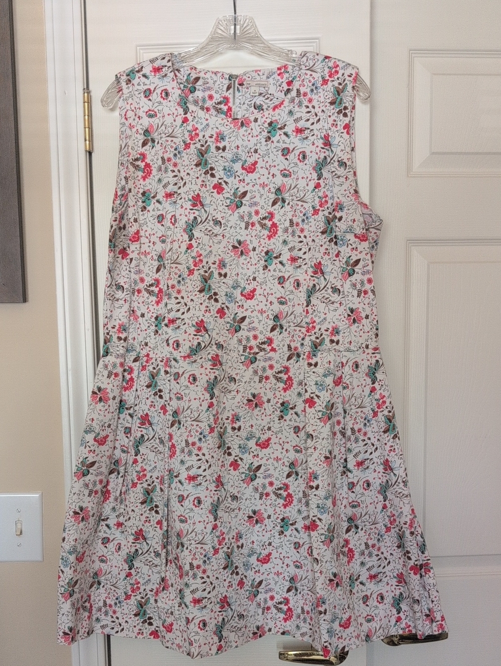 GAP White Floral Sleeveless Casual Dress with Pink and Green Accents